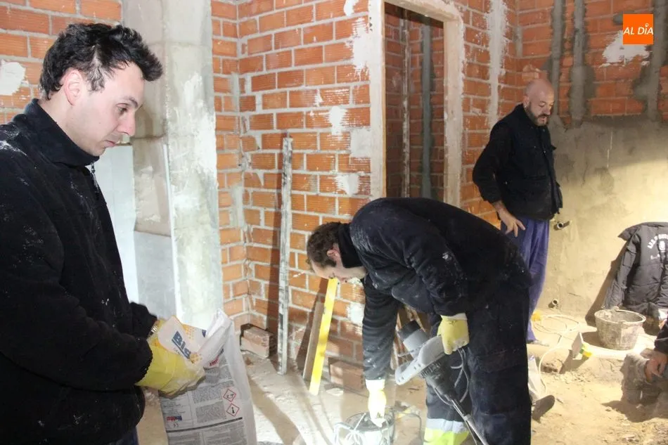 Foto 2 - La nueva Acci&oacute;n Formativa de Empleo permite formar a ocho j&oacute;venes y construir los vestuarios del...