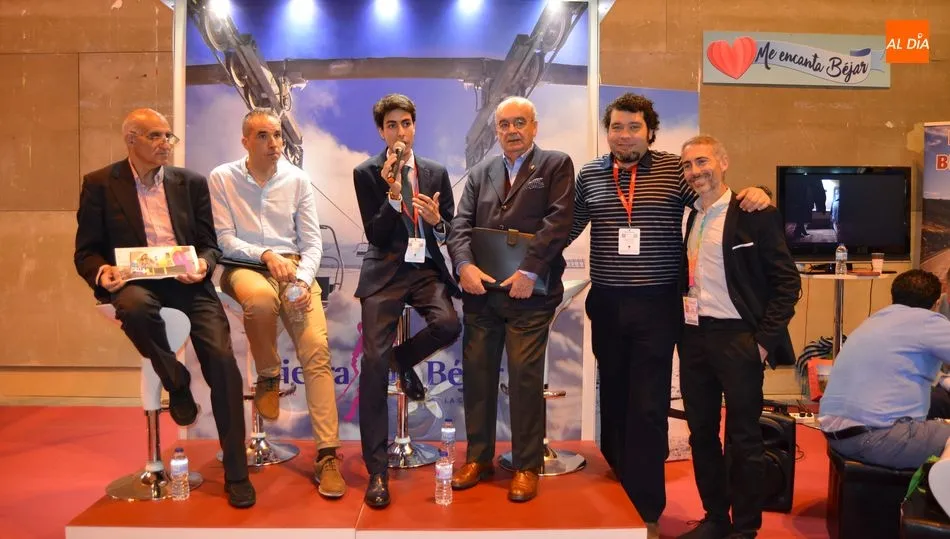 Empresarios en el stand de Béjar en FITUR
