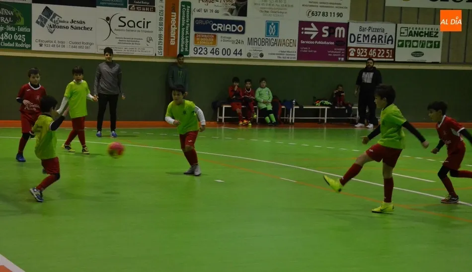 Foto 7 - Los Benjamines A y B del III Columnas adelantan su duelo del fin de semana  