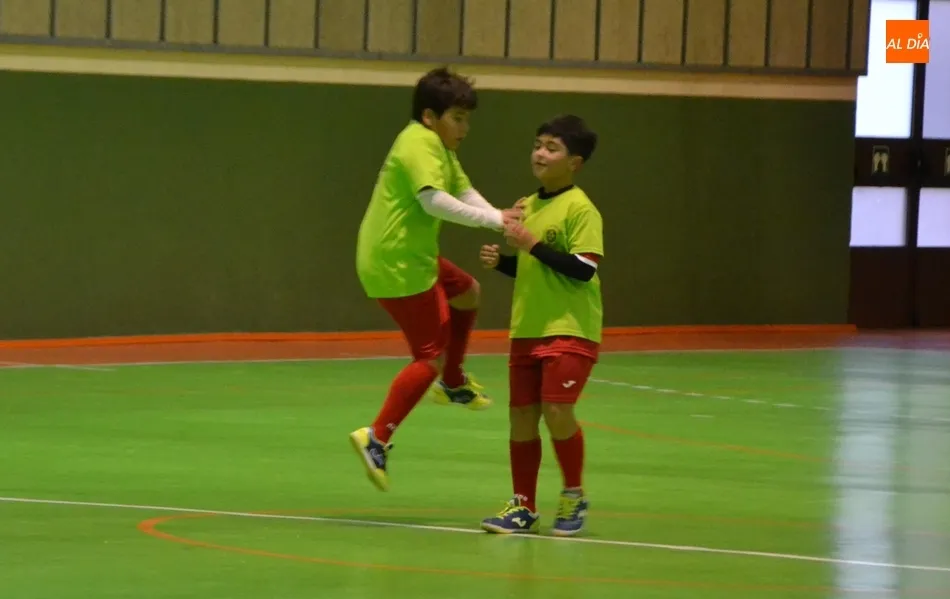 Foto 3 - Los Benjamines A y B del III Columnas adelantan su duelo del fin de semana  