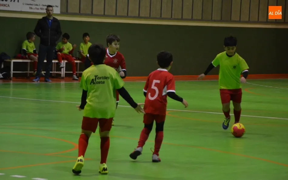 Foto 4 - Los Benjamines A y B del III Columnas adelantan su duelo del fin de semana  