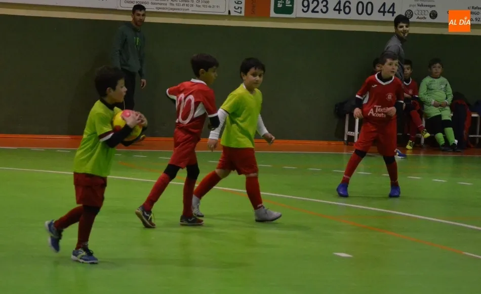 Foto 5 - Los Benjamines A y B del III Columnas adelantan su duelo del fin de semana  