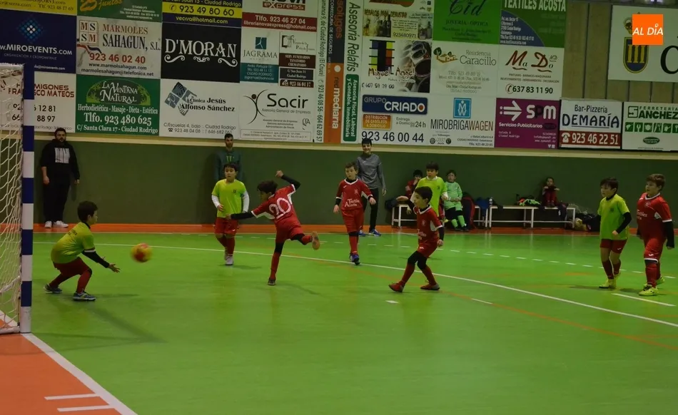 Foto 6 - Los Benjamines A y B del III Columnas adelantan su duelo del fin de semana  