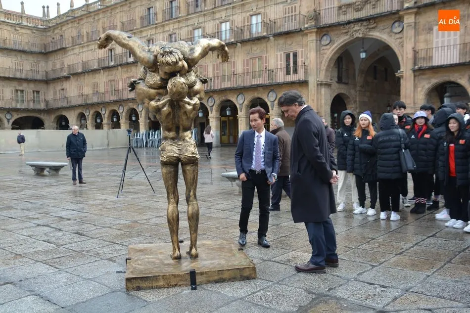 Foto 11 - Las plazas de Salamanca acogen la obra del reconocido escultor chino Xu Hongfei