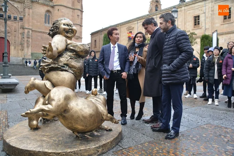 Foto 9 - Las plazas de Salamanca acogen la obra del reconocido escultor chino Xu Hongfei