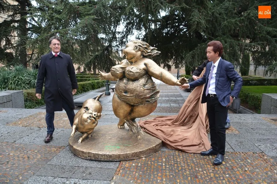 Foto 8 - Las plazas de Salamanca acogen la obra del reconocido escultor chino Xu Hongfei