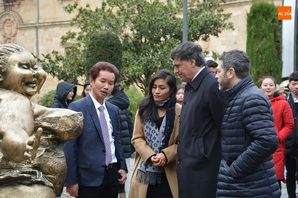Foto 7 - Las plazas de Salamanca acogen la obra del reconocido escultor chino Xu Hongfei