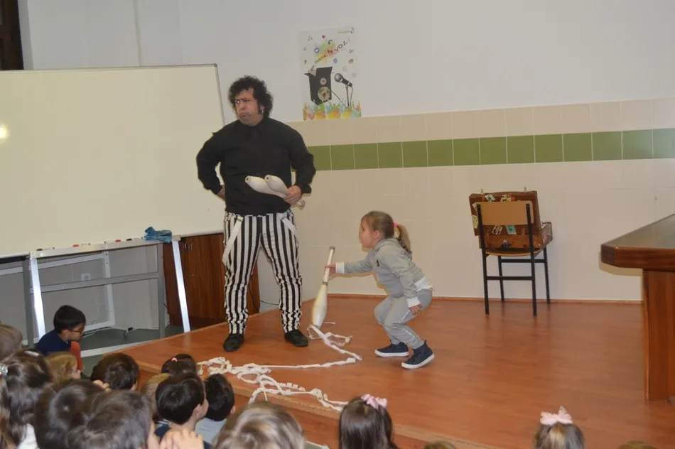 Foto 5 - Teatro, bailes y misa para celebrar la fiesta del patr&oacute;n en el colegio San Juan Bosco