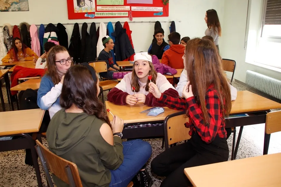 Foto 2 - Teatro, bailes y misa para celebrar la fiesta del patr&oacute;n en el colegio San Juan Bosco