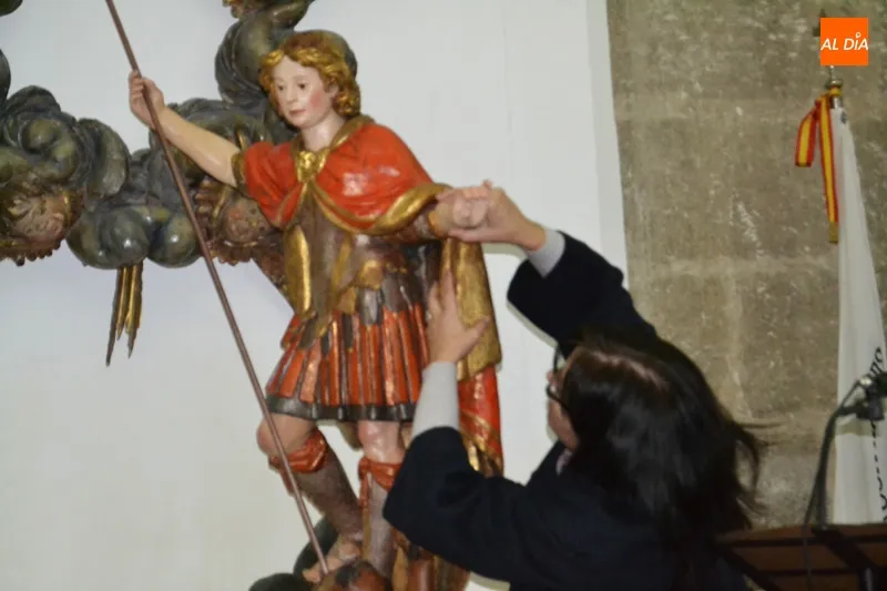 Foto 4 - La imagen de San Miguel Arc&aacute;ngel vuelve a Pe&ntilde;aranda tras su restauraci&oacute;n  