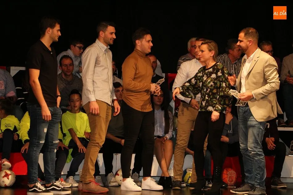 Foto 11 - Guijuelo rinde homenaje a sus mejores deportistas