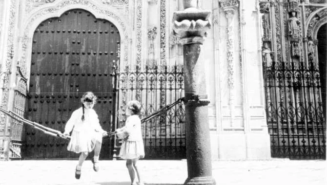 El columpio improvisado junto a la Catedral