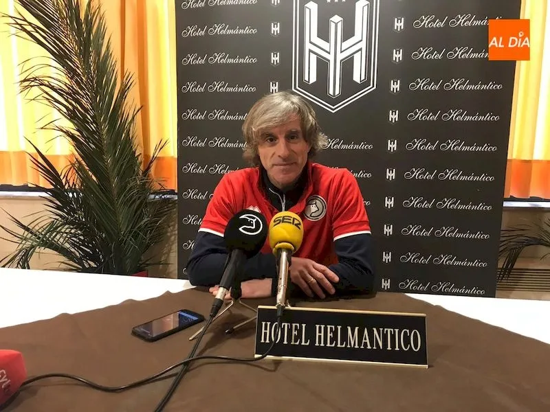 Roberto Aguirre durante la rueda de prensa
