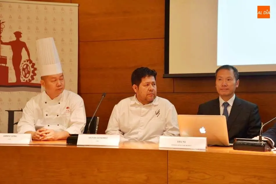 Foto 5 - Tres chefs asi&aacute;ticos dan a conocer la gastronom&iacute;a cantonesa en la C&aacute;mara de Comercio
