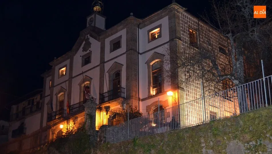 Acto de confraternización en el Ayuntamiento de Candelario