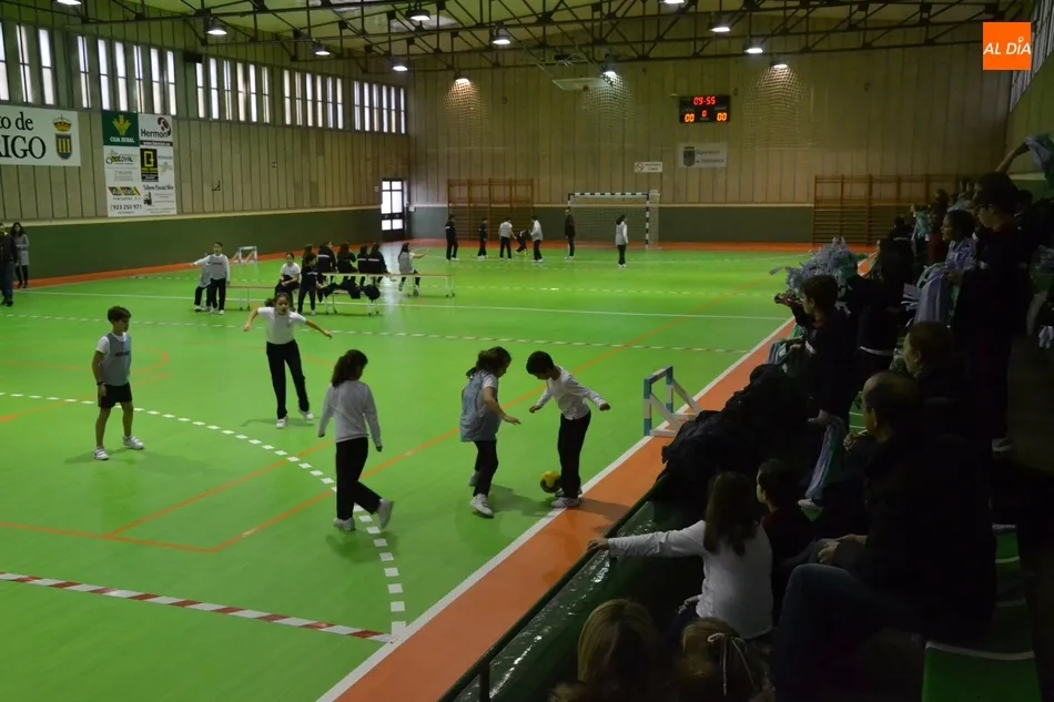 Foto 11 - Misioneras-Santa Teresa celebra su gran fiesta anual con magia, tartas y f&uacute;tbol sala  