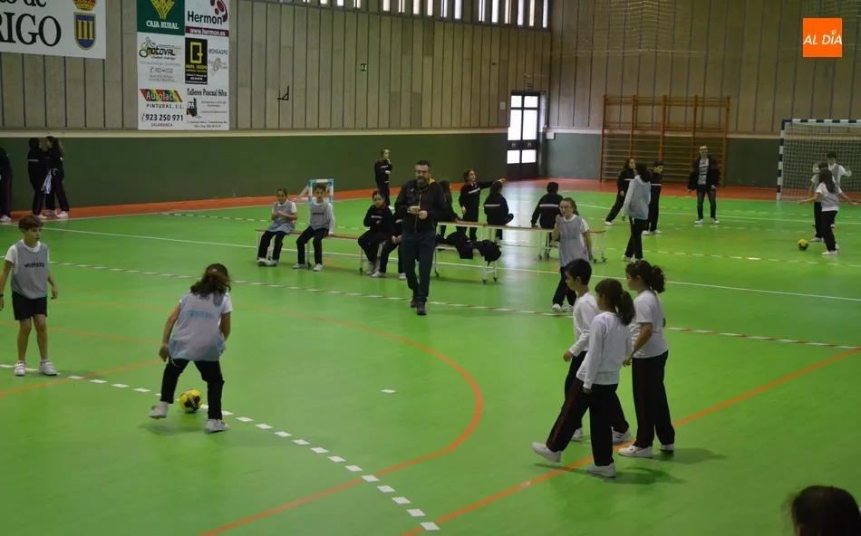 Foto 5 - Misioneras-Santa Teresa celebra su gran fiesta anual con magia, tartas y f&uacute;tbol sala  