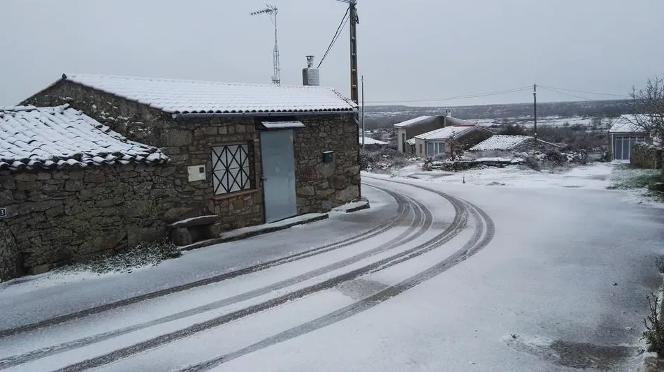 Foto 2 - La nieve ti&ntilde;e de blanco Cabeza de Framontanos  