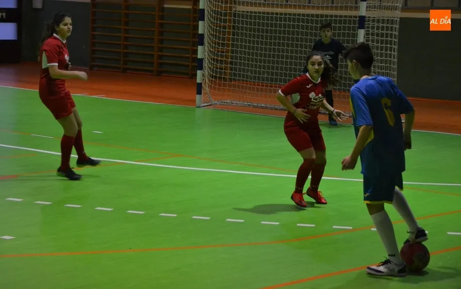 Foto 5 - El Infantil A del III Columnas supera a sus hermanos del B en la apertura del finde  