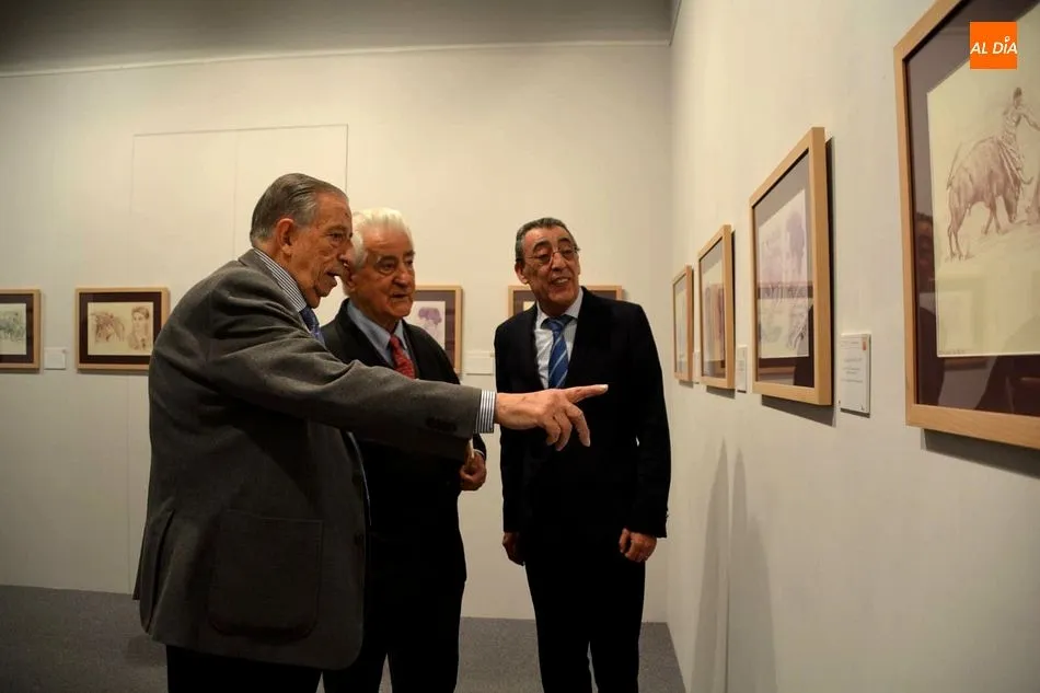 Los visitantes ya pueden visitar la colección de dibujos de Miguel Ángel Soria en el Casino/ Fotos: Lydia González