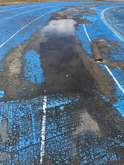 Foto 2 - El PP denuncia la situaci&oacute;n de las pistas de atletismo y acusa al Gobierno local de &ldquo;incumplir...