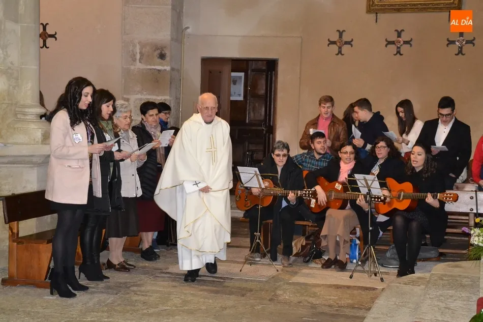 Foto 3 - Emotivo encuentro de cerca de 150 antiguos alumnos del Colegio Misioneras  