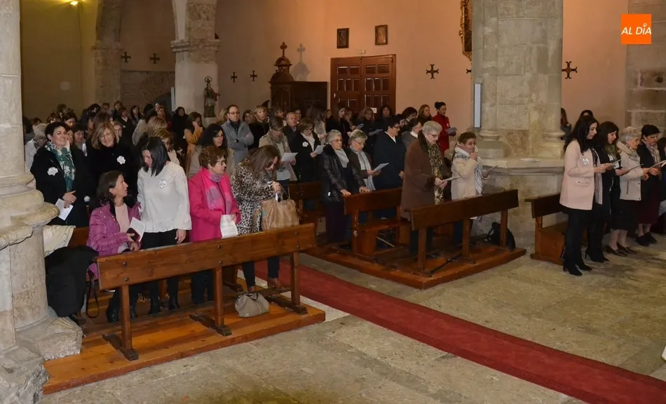 Foto 2 - Emotivo encuentro de cerca de 150 antiguos alumnos del Colegio Misioneras  