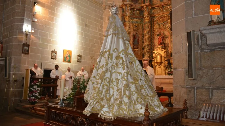 Foto 4 - Los vecinos arropan a la Virgen de la Paz en las fiestas de La Fregeneda