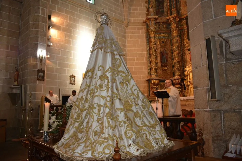 Foto 3 - Los vecinos arropan a la Virgen de la Paz en las fiestas de La Fregeneda