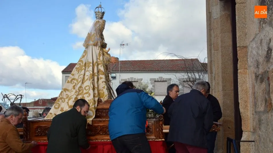 Foto 7 - Los vecinos arropan a la Virgen de la Paz en las fiestas de La Fregeneda