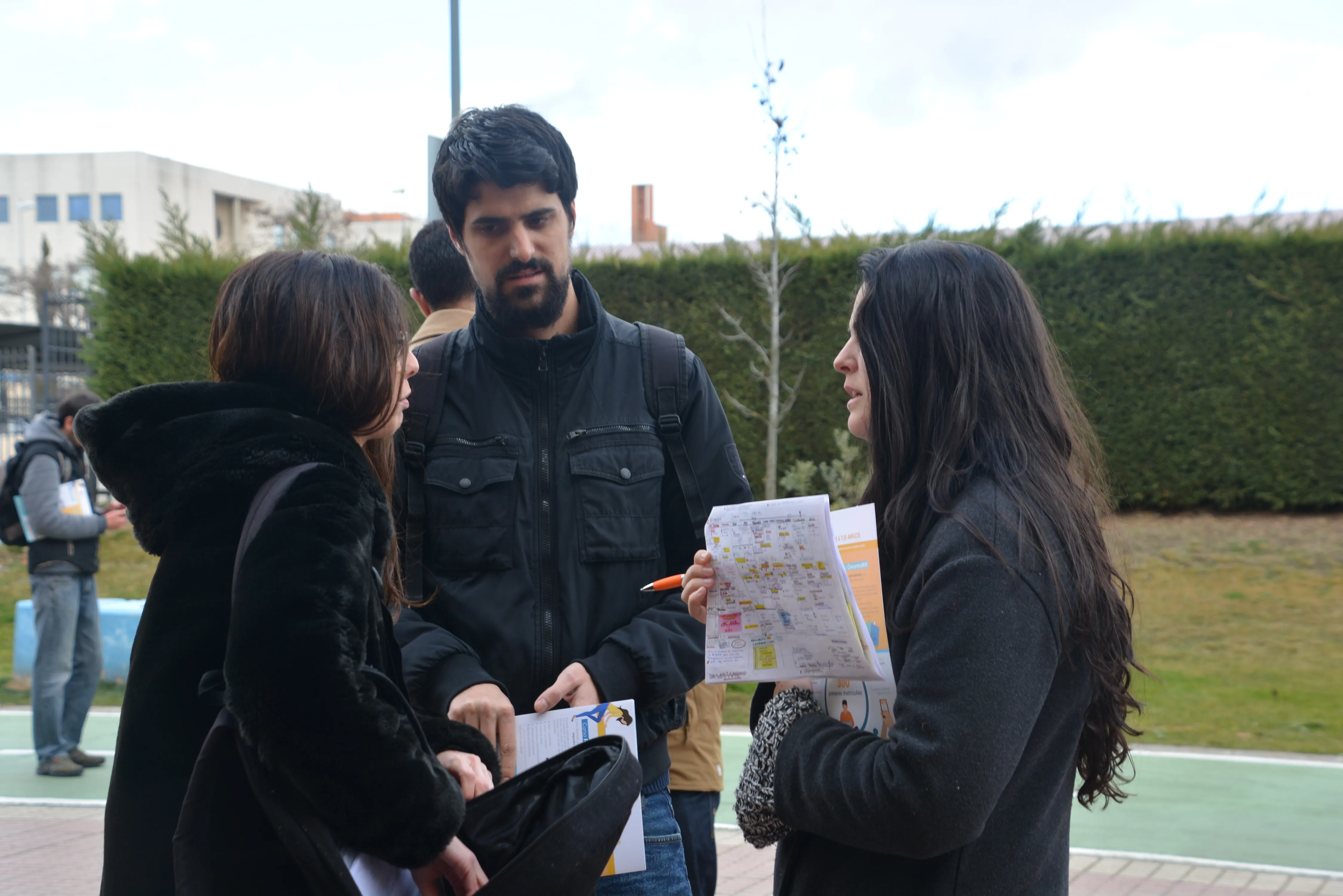 Foto 6 - M&aacute;s de mil personas realizan el MIR en Salamanca