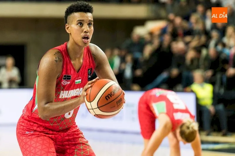 Cyesha Goree lanza a canasta