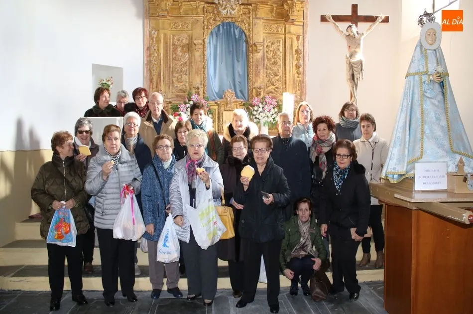 Los fieles a esta tradición religiosa mantienen viva la luz de las Candelas
