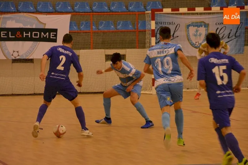 Acción del partido entre el Salamanca FS y el Medinense / Lydia González