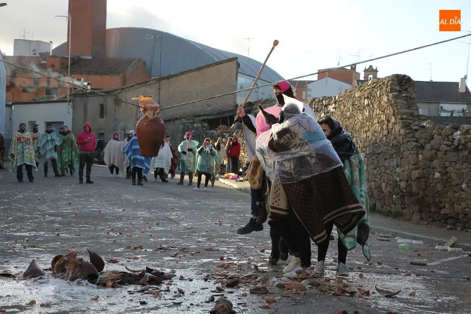 Foto 3 - Los quintos&nbsp;2019 mantienen viva la tradici&oacute;n de la marcha &lsquo;a filas&rsquo;  