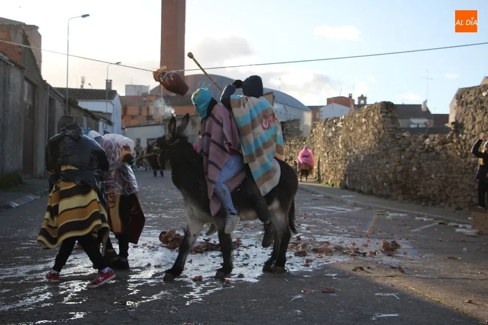 Foto 2 - Los quintos&nbsp;2019 mantienen viva la tradici&oacute;n de la marcha &lsquo;a filas&rsquo;  
