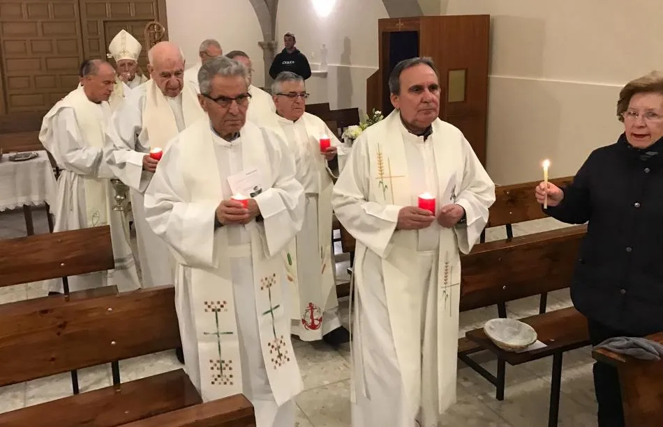 Foto 7 - El Administrador Apost&oacute;lico preside la renovaci&oacute;n de la consagraci&oacute;n de las religiosas...