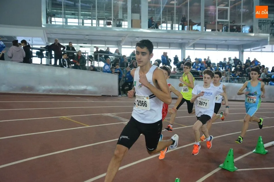 Foto 11 - Los atletas salmantinos exhiben un alto nivel en el Campeonato Provincial de Atletismo en pista...