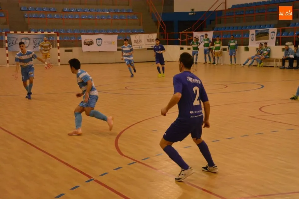 Foto 7 - El Salamanca FS se deja dos puntos tras un gol del Medinense en el &uacute;ltimo segundo (3-3)