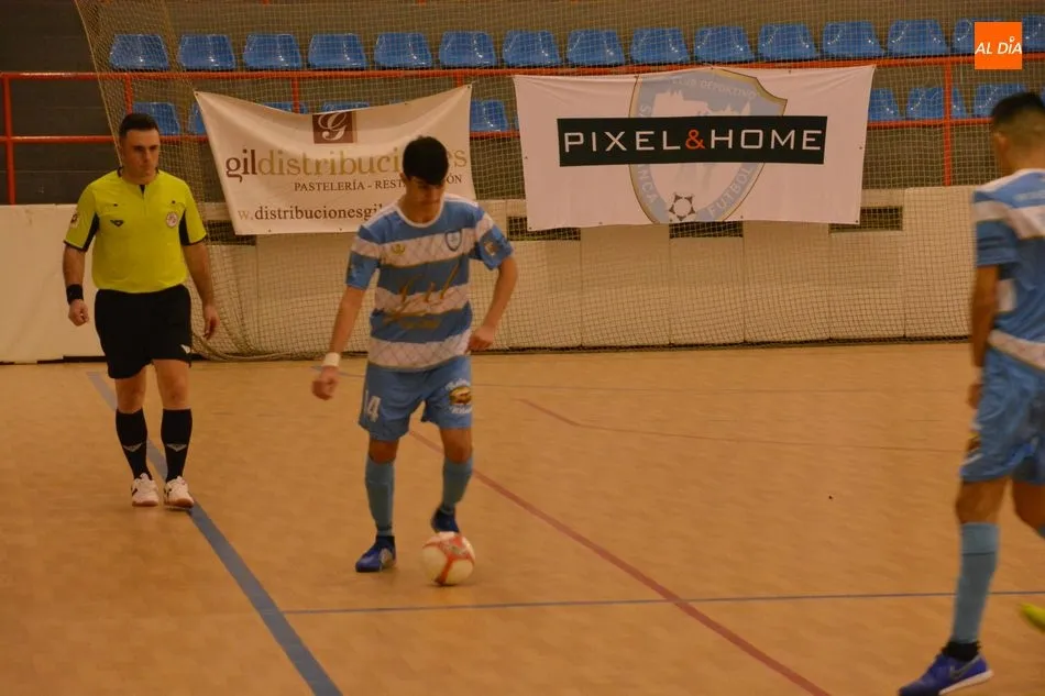 Foto 6 - El Salamanca FS se deja dos puntos tras un gol del Medinense en el &uacute;ltimo segundo (3-3)