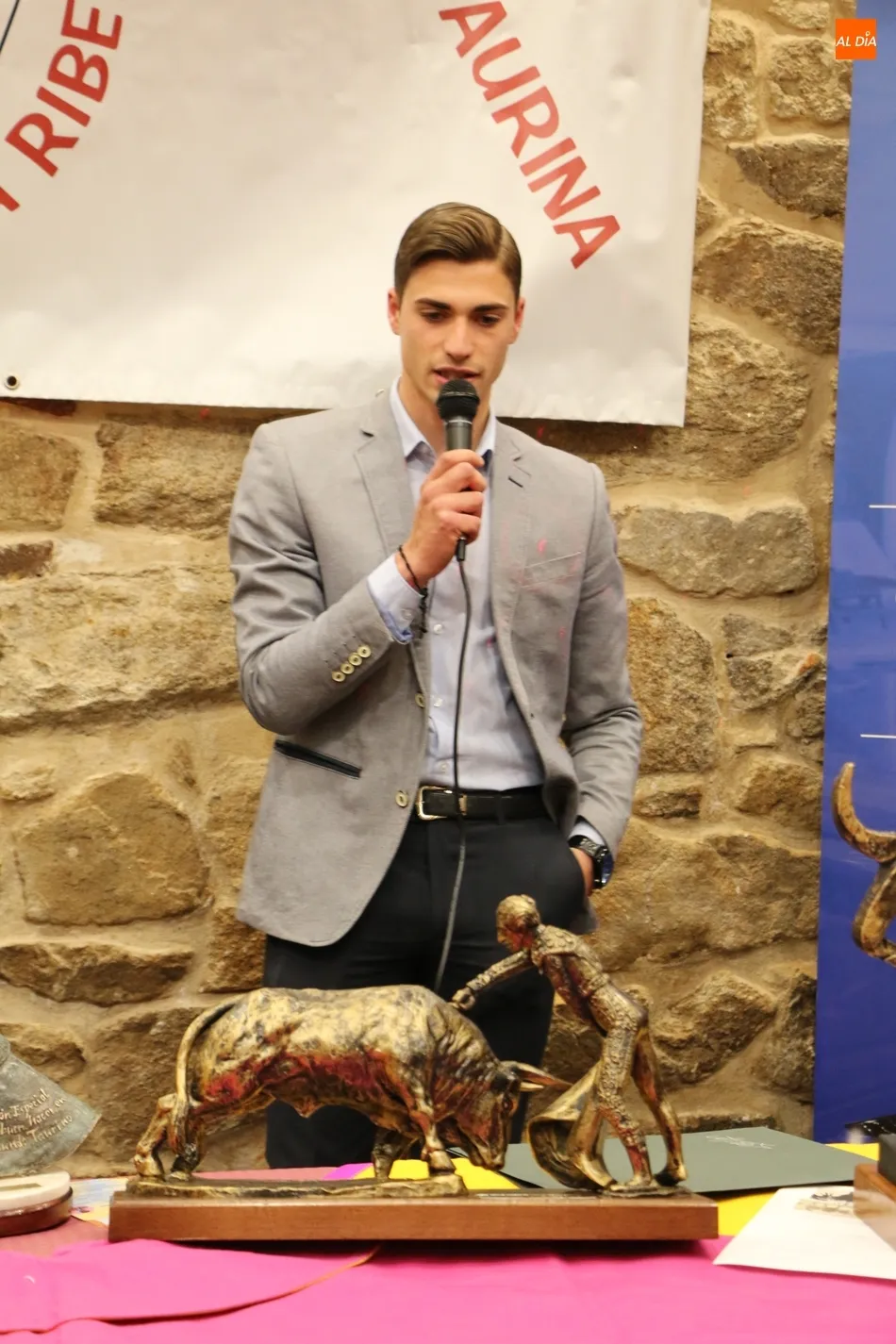 Foto 10 - Valrubio aumenta su vitrina de trofeos con la Menci&oacute;n Especial de la Pe&ntilde;a La Taurina de...