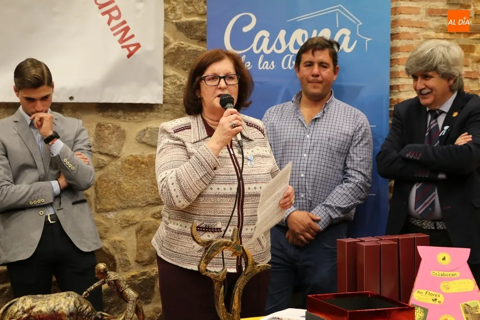 Foto 9 - Valrubio aumenta su vitrina de trofeos con la Menci&oacute;n Especial de la Pe&ntilde;a La Taurina de...