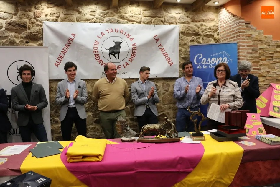 Foto 8 - Valrubio aumenta su vitrina de trofeos con la Menci&oacute;n Especial de la Pe&ntilde;a La Taurina de...