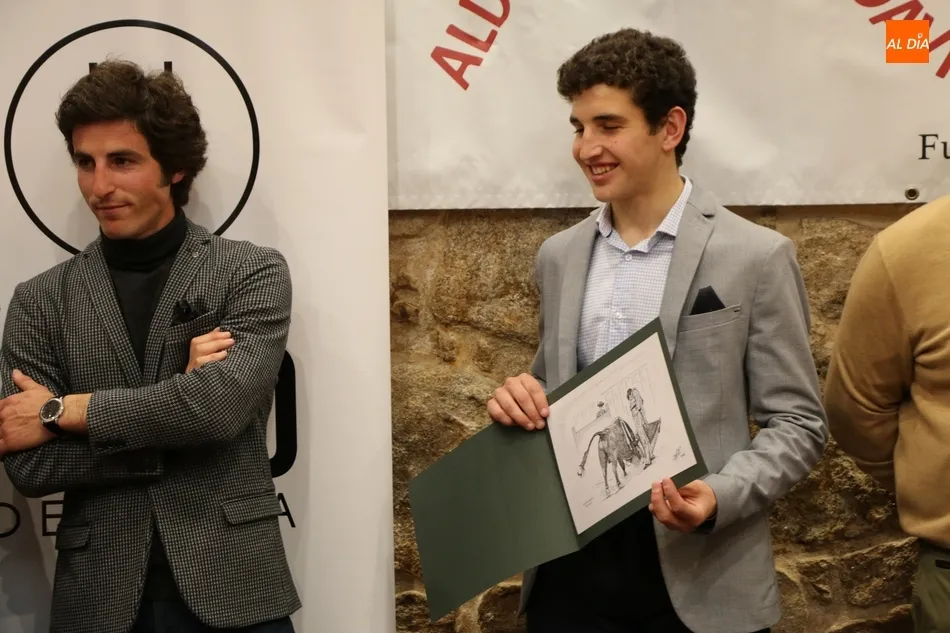 Foto 3 - Valrubio aumenta su vitrina de trofeos con la Menci&oacute;n Especial de la Pe&ntilde;a La Taurina de...