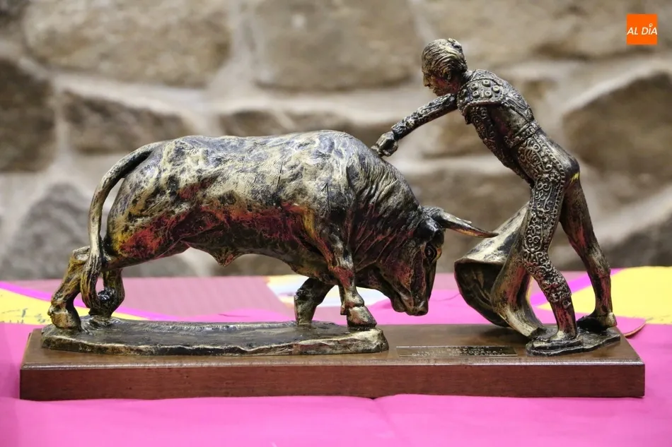 Foto 2 - Valrubio aumenta su vitrina de trofeos con la Menci&oacute;n Especial de la Pe&ntilde;a La Taurina de...