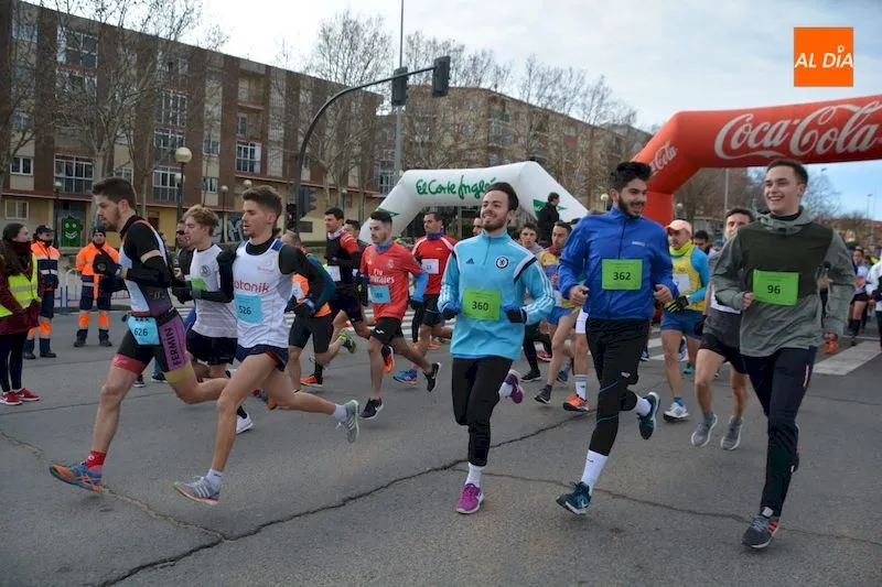 Salida de la categoría absoluta de la carrera Don Bosco / Lydia González