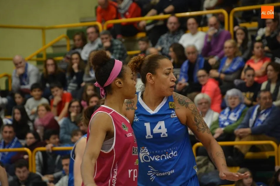 Foto 10 - El Perfumer&iacute;as Avenida pasa por encima del Araski (81-44)