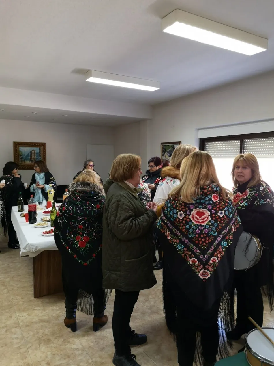 Foto 6 - Las mujeres de Villoruela honran a Santa &Aacute;gueda