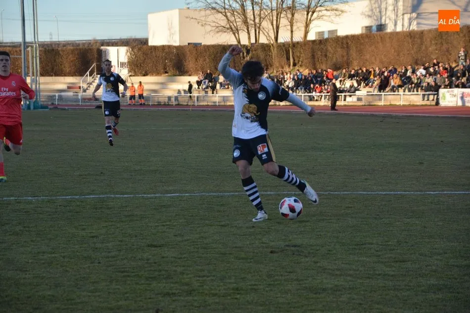 Foto 9 - El Real Madrid Castilla no da opci&oacute;n a Unionistas (1-4)