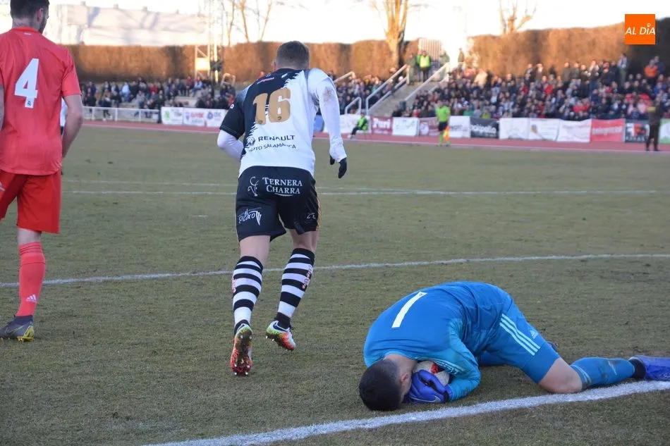 Foto 4 - El Real Madrid Castilla no da opci&oacute;n a Unionistas (1-4)